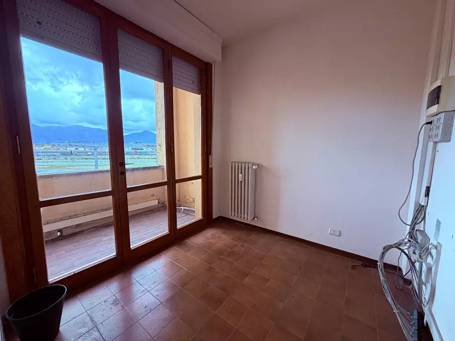 Immagine 6 di Appartamento in vendita  a Lucca