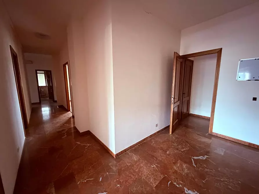 Immagine 5 di Appartamento in vendita  a Lucca