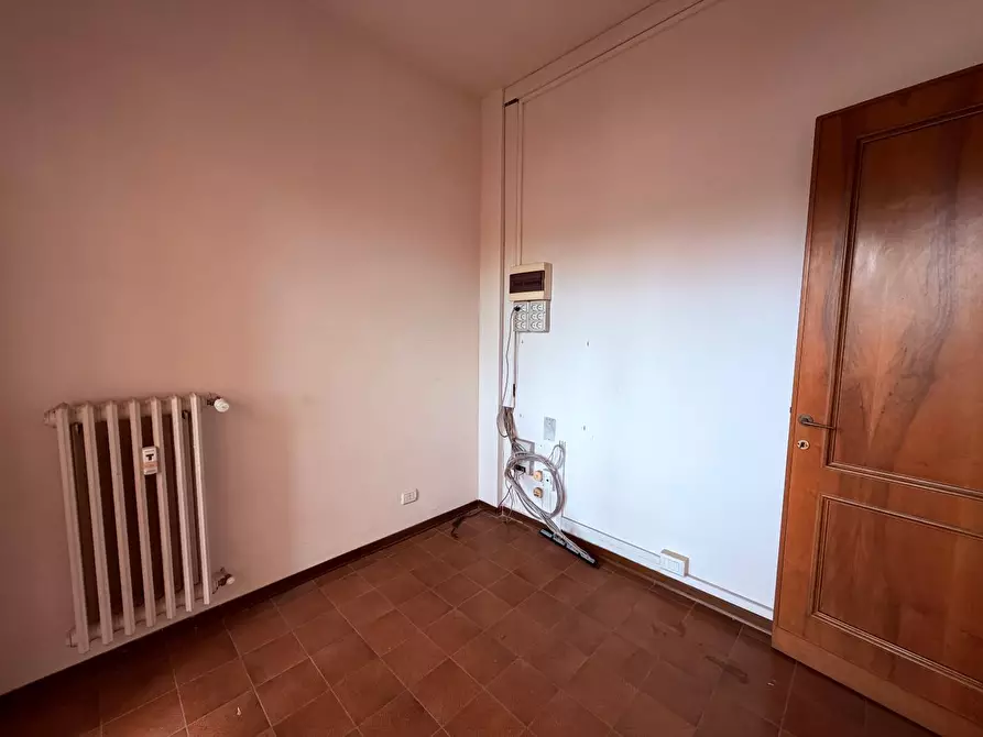 Immagine 20 di Appartamento in vendita  a Lucca