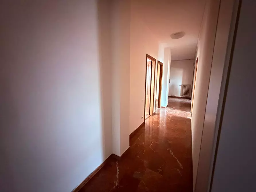 Immagine 34 di Appartamento in vendita  a Lucca