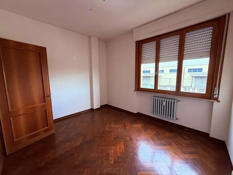 Immagine 22 di Appartamento in vendita  a Lucca