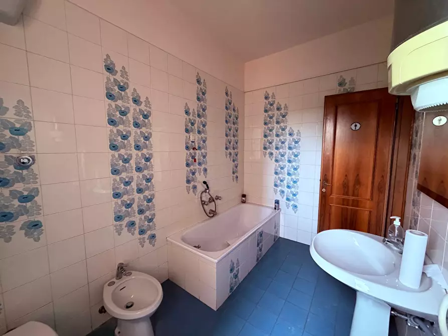 Immagine 31 di Appartamento in vendita  a Lucca