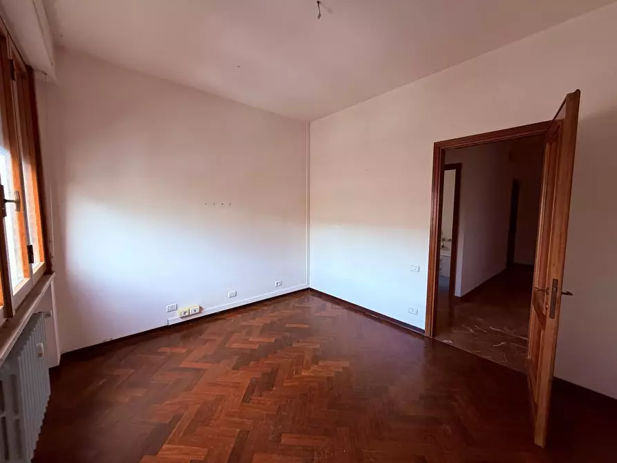 Immagine 27 di Appartamento in vendita  a Lucca