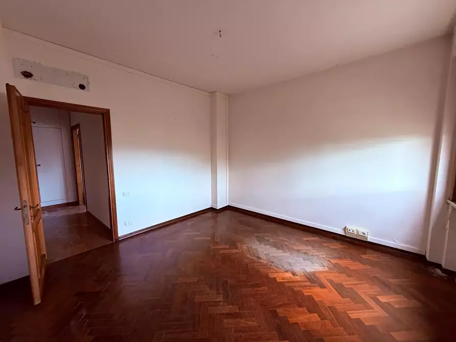 Immagine 25 di Appartamento in vendita  a Lucca