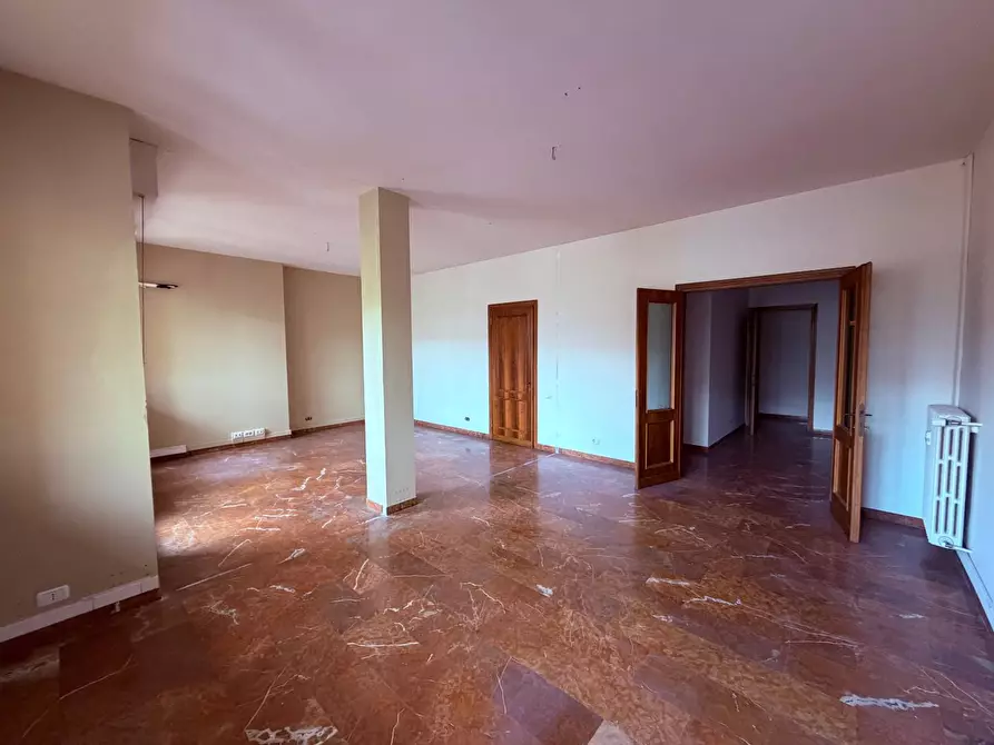 Immagine 2 di Appartamento in vendita  a Lucca