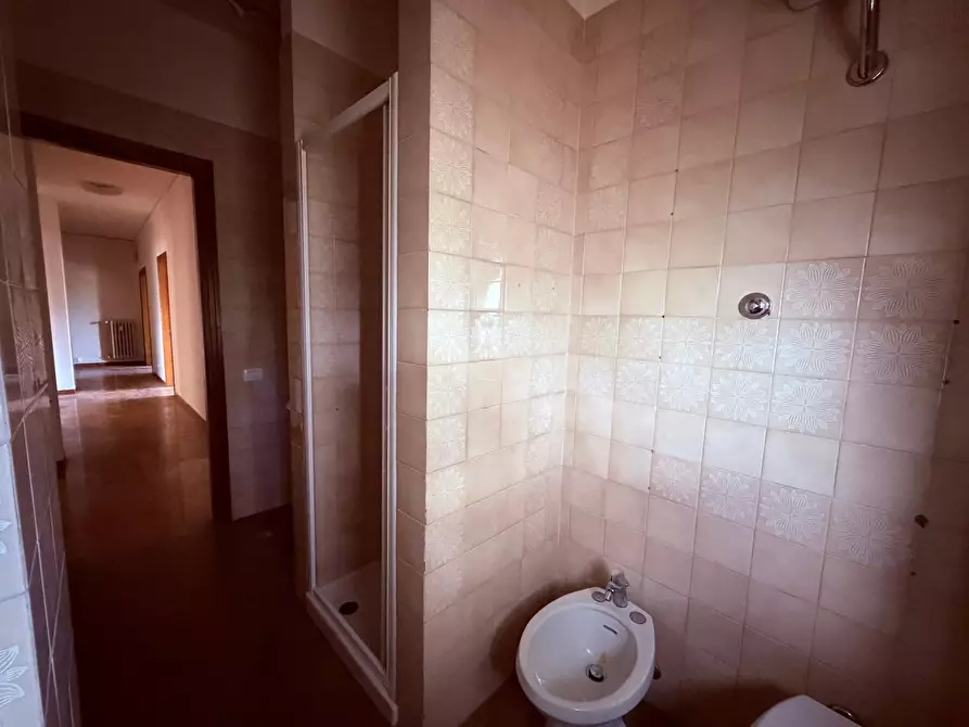 Immagine 33 di Appartamento in vendita  a Lucca