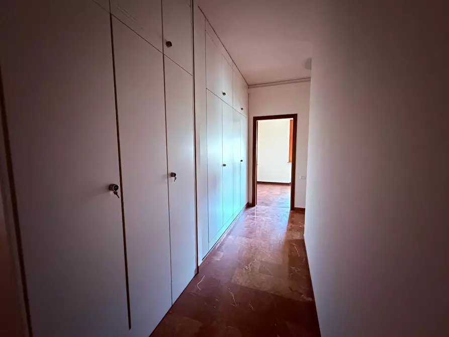 Immagine 14 di Appartamento in vendita  a Lucca