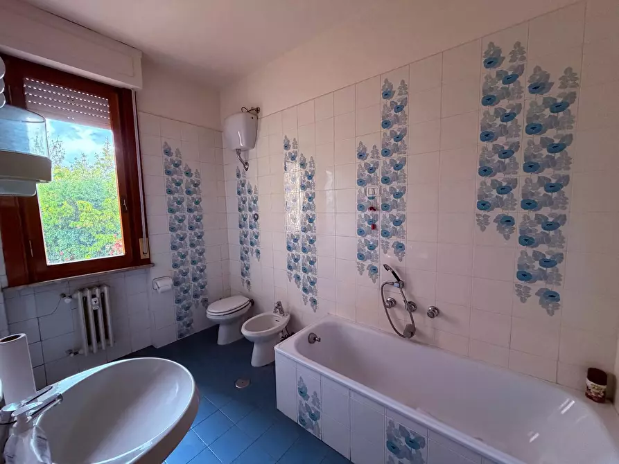 Immagine 29 di Appartamento in vendita  a Lucca