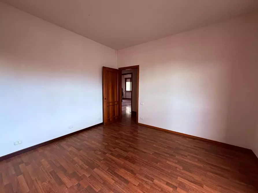 Immagine 13 di Appartamento in vendita  a Lucca