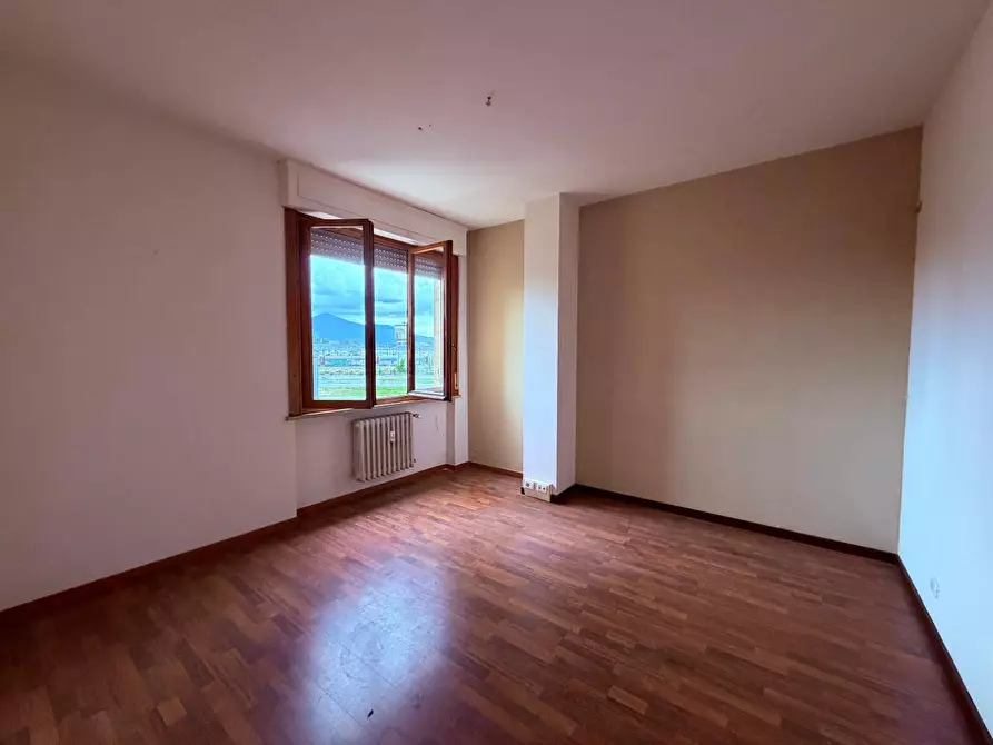 Immagine 10 di Appartamento in vendita  a Lucca