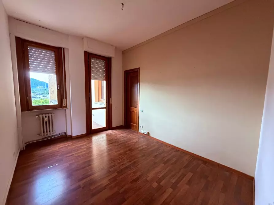 Immagine 15 di Appartamento in vendita  a Lucca