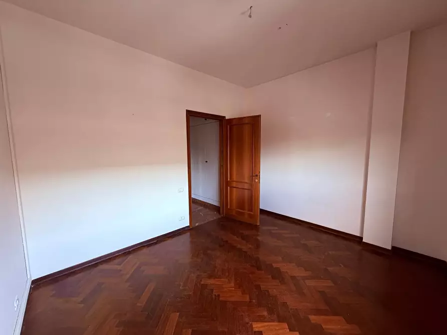 Immagine 21 di Appartamento in vendita  a Lucca