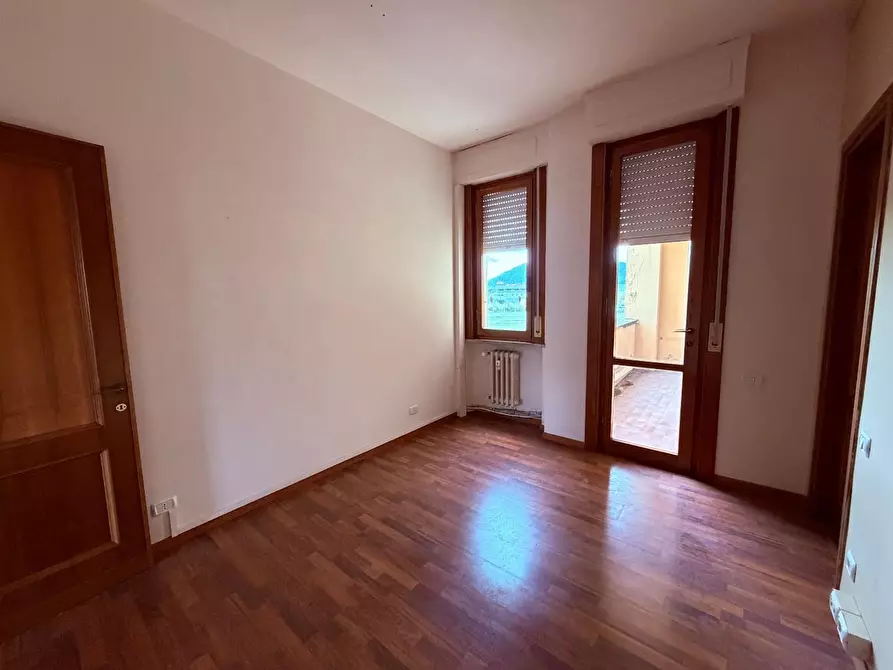 Immagine 16 di Appartamento in vendita  a Lucca
