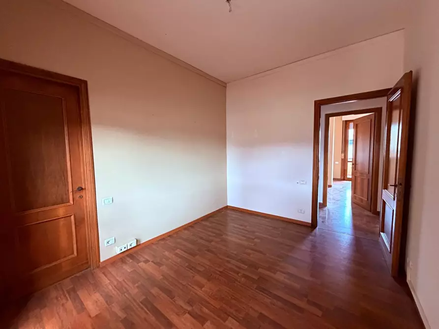 Immagine 17 di Appartamento in vendita  a Lucca