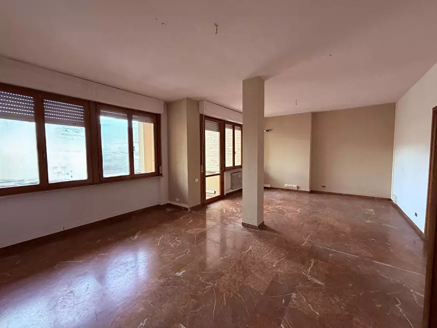 Immagine 4 di Appartamento in vendita  a Lucca