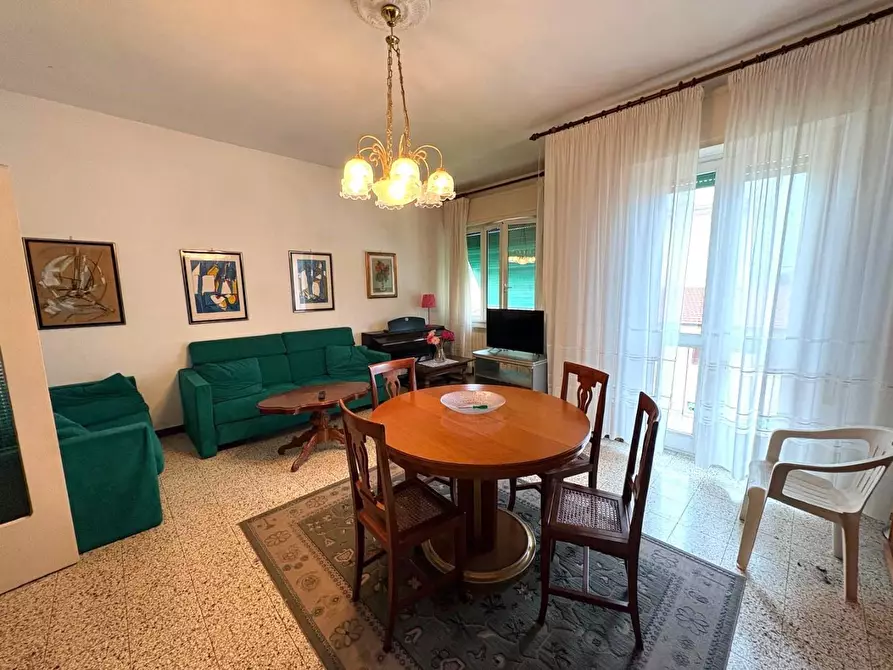 Immagine 2 di Appartamento in vendita  a Massa