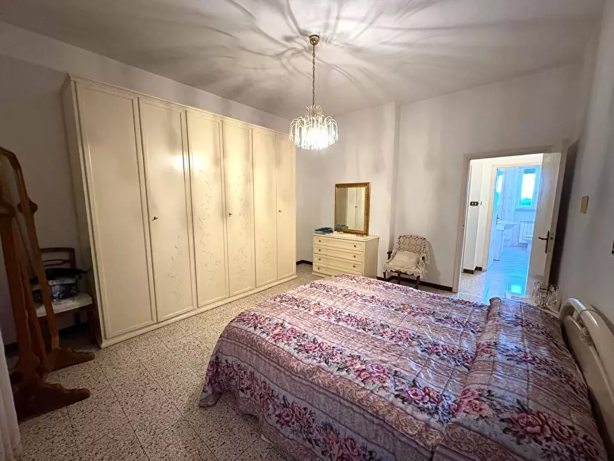 Immagine 14 di Appartamento in vendita  a Massa