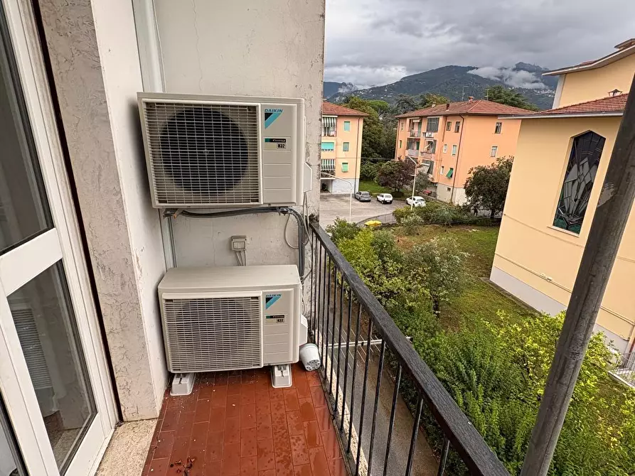 Immagine 5 di Appartamento in vendita  a Massa