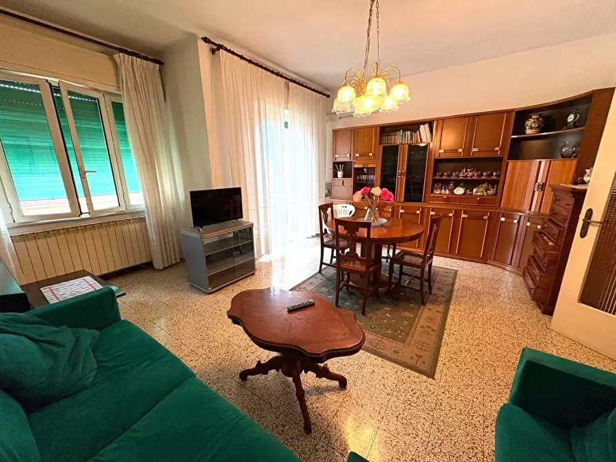 Immagine 3 di Appartamento in vendita  a Massa