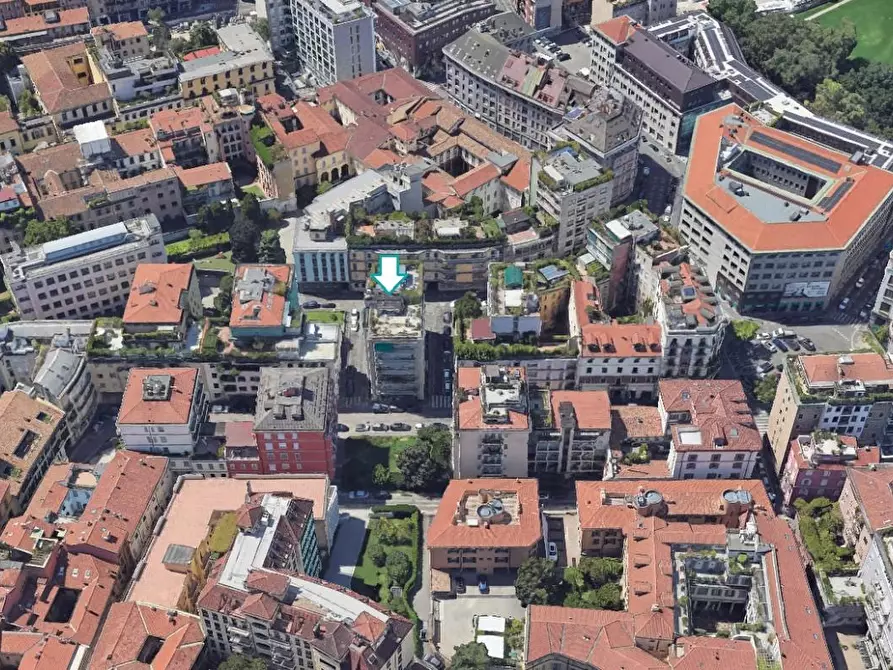 Immagine 3 di Negozio in vendita  a Milano