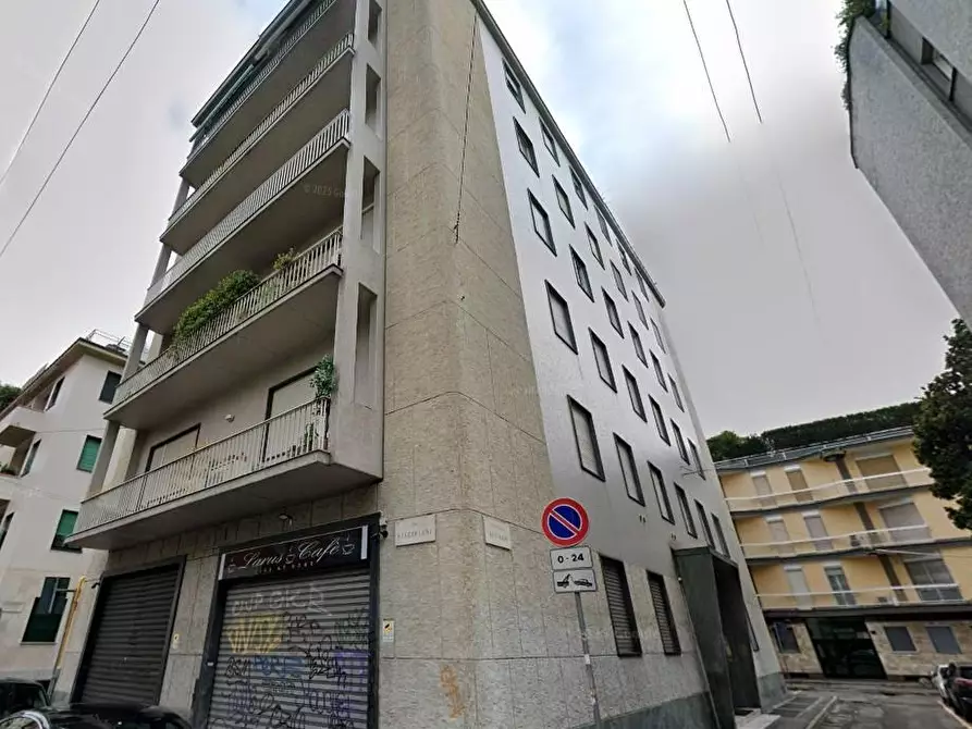 Immagine 2 di Negozio in vendita  a Milano