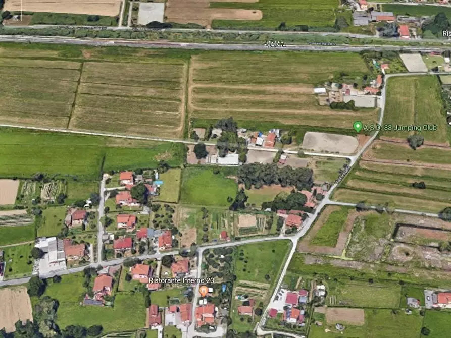 Immagine 1 di Terreno residenziale in vendita  a Carrara