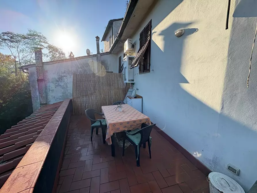 Immagine 5 di Appartamento in vendita  a Lucca