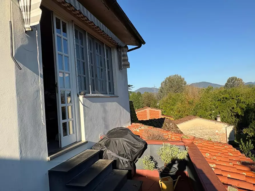 Immagine 8 di Appartamento in vendita  a Lucca
