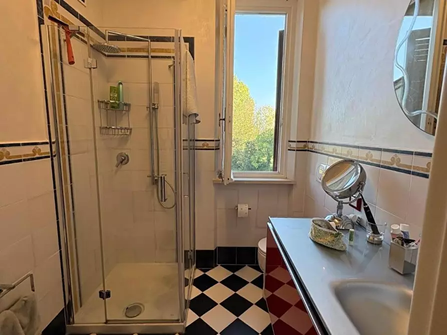 Immagine 17 di Appartamento in vendita  a Lucca