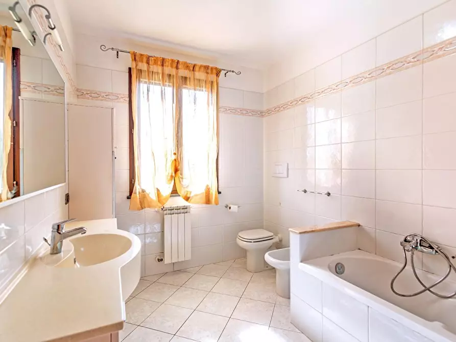 Immagine 30 di Villetta a schiera in vendita  a Cascina