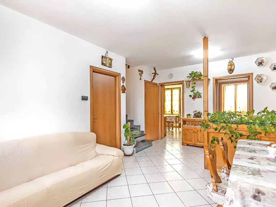 Immagine 18 di Villetta a schiera in vendita  a Cascina