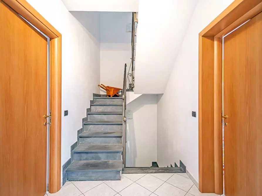 Immagine 23 di Villetta a schiera in vendita  a Cascina