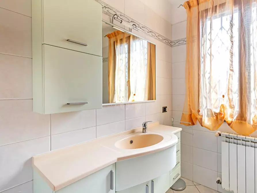 Immagine 22 di Villetta a schiera in vendita  a Cascina