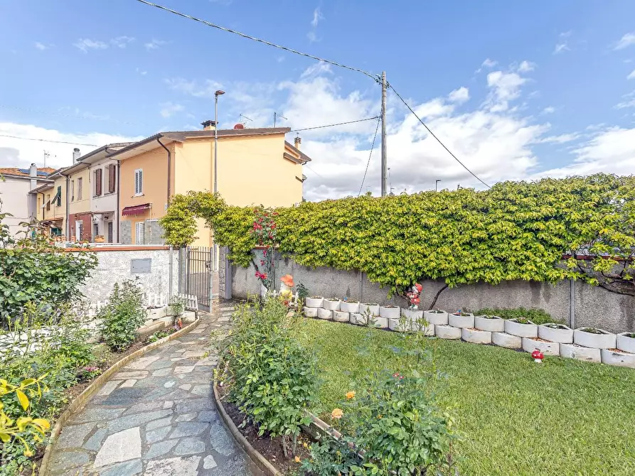 Immagine 10 di Villetta a schiera in vendita  a Cascina