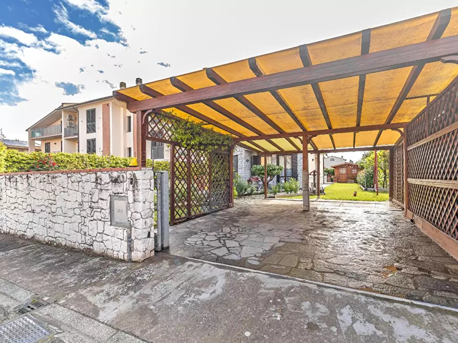 Immagine 9 di Villetta a schiera in vendita  a Cascina