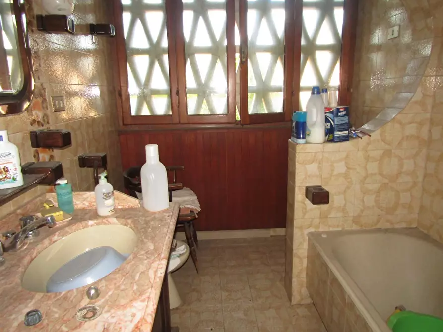 Immagine 11 di Appartamento in vendita  a Carrara