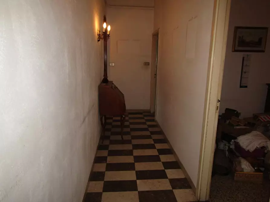 Immagine 1 di Appartamento in vendita  a Carrara