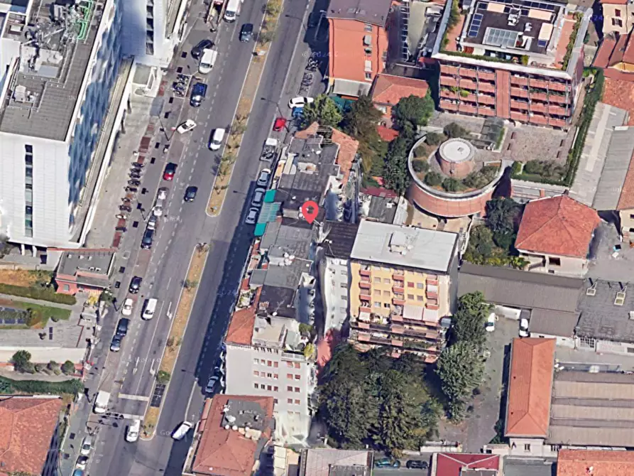 Immagine 7 di Garage in vendita  a Milano