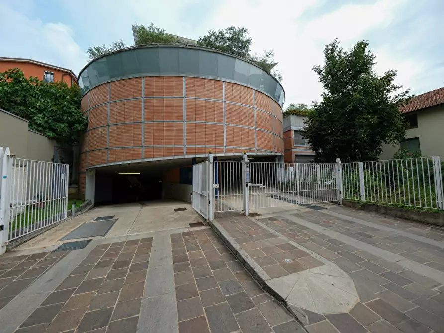 Immagine 3 di Garage in vendita  a Milano