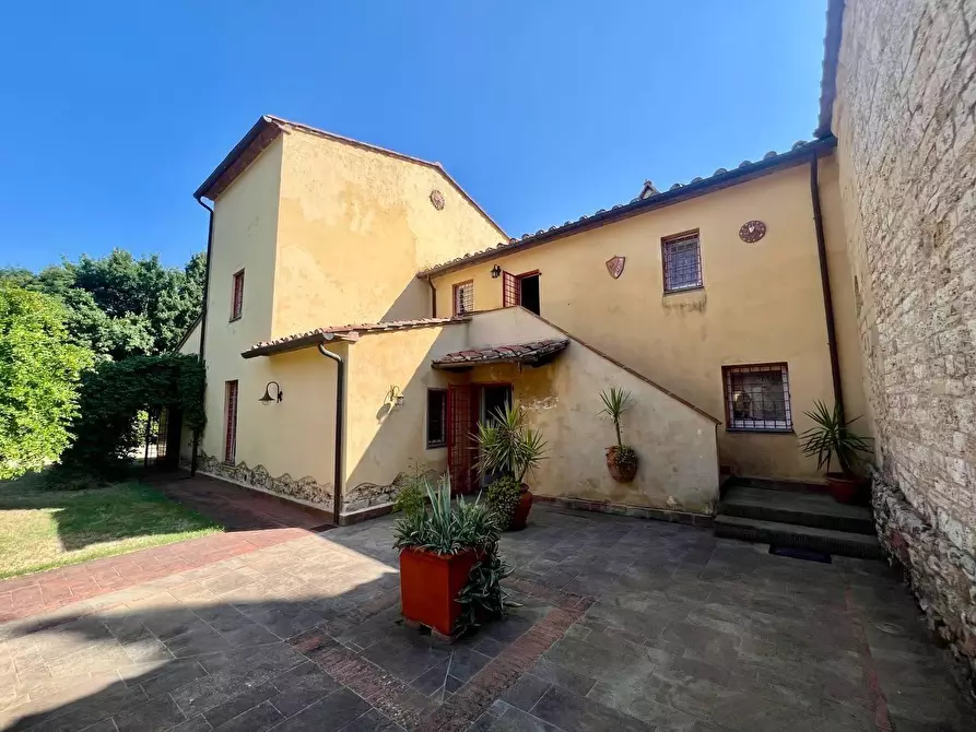 Immagine 2 di Villa in vendita  a Casciana Terme Lari