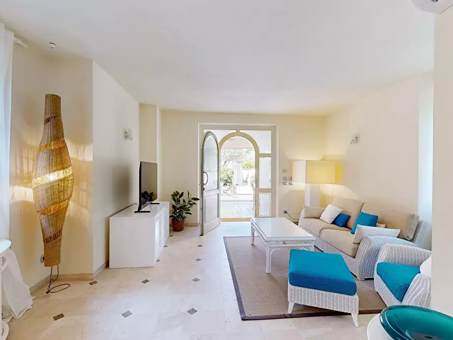 Immagine 1 di Villa in vendita  a Forte Dei Marmi