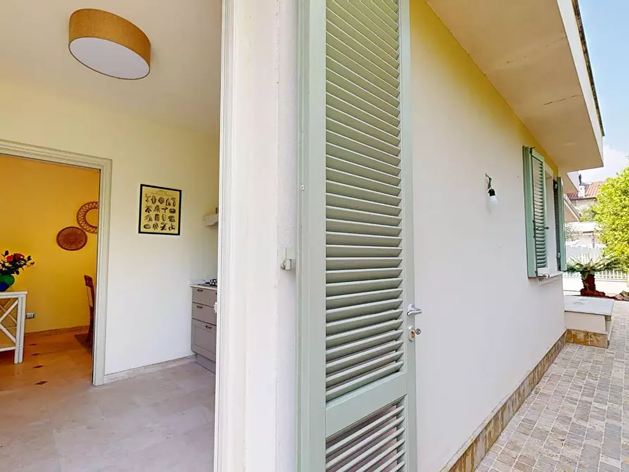 Immagine 14 di Villa in vendita  a Forte Dei Marmi