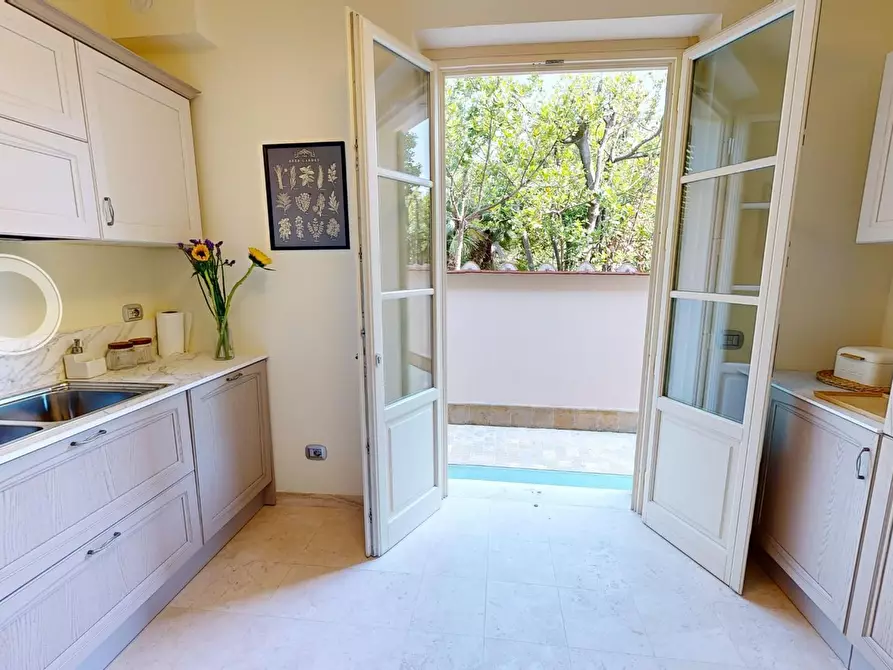 Immagine 12 di Villa in vendita  a Forte Dei Marmi