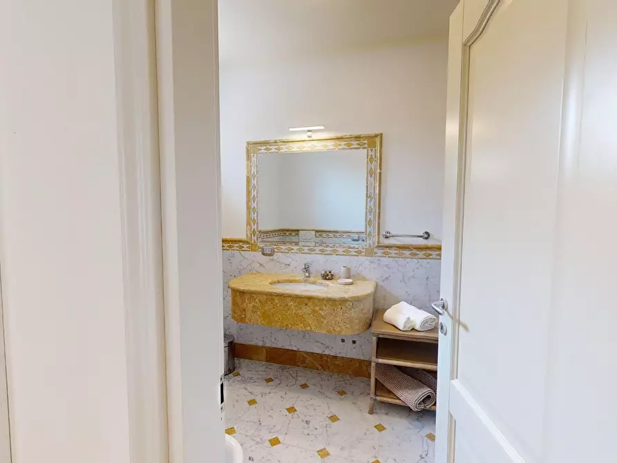 Immagine 9 di Villa in vendita  a Forte Dei Marmi