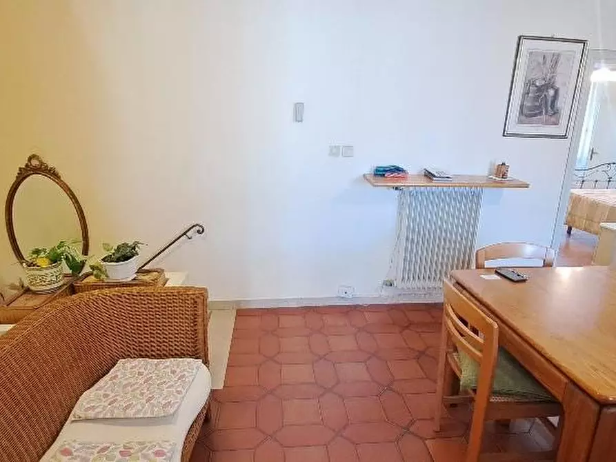 Immagine 11 di Palazzo in vendita  a Cascina