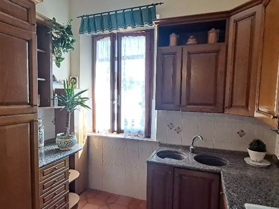 Immagine 5 di Palazzo in vendita  a Cascina