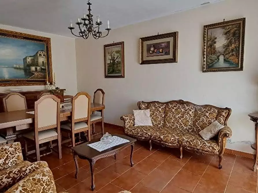 Immagine 24 di Palazzo in vendita  a Cascina