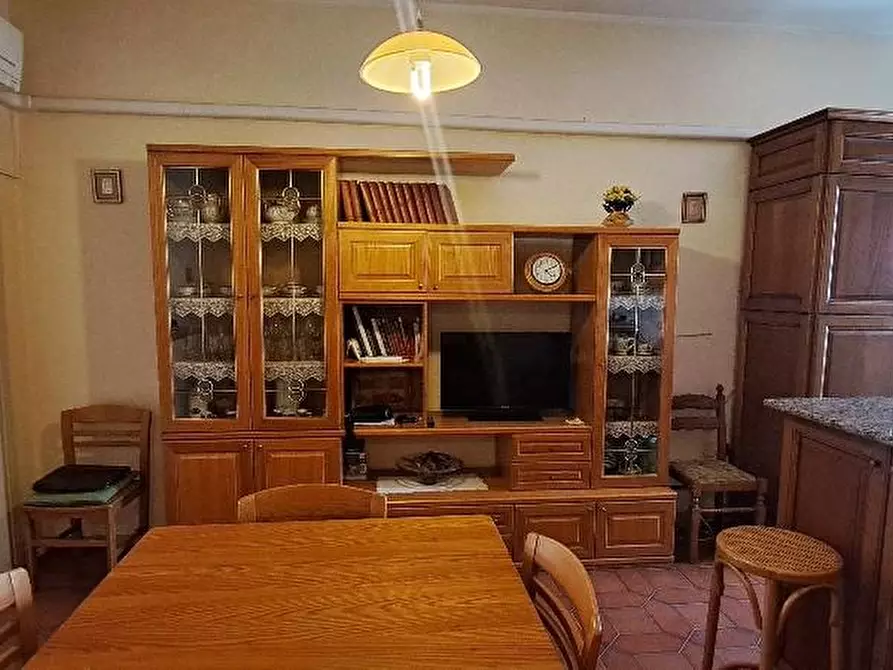 Immagine 7 di Palazzo in vendita  a Cascina