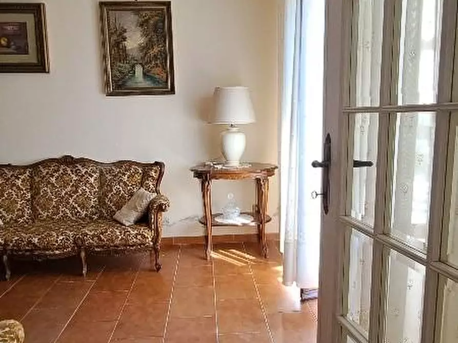 Immagine 22 di Palazzo in vendita  a Cascina