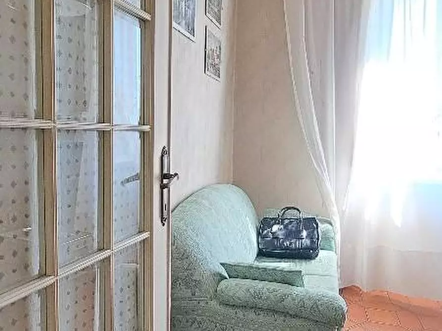 Immagine 12 di Palazzo in vendita  a Cascina